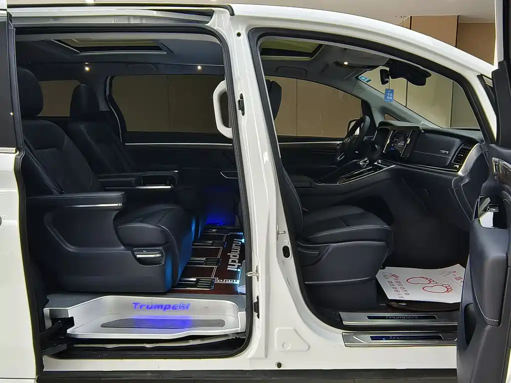 GAC Motor Trumpchi M8 2022 — фото 12