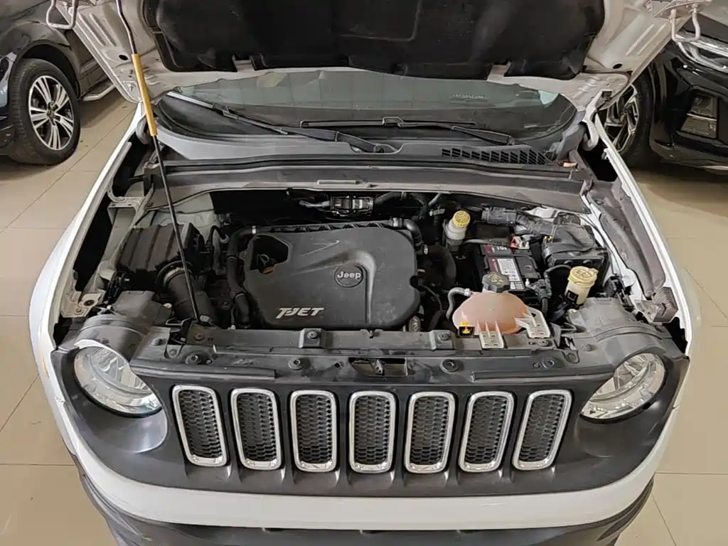 Jeep Renegade 2016 — фото 20
