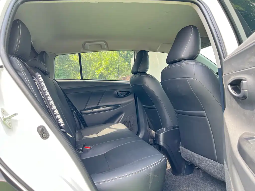 Toyota Yaris L 2022 — фото 18