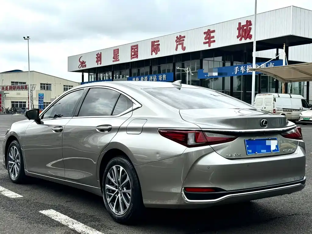 Lexus ES 2023 — фото 6
