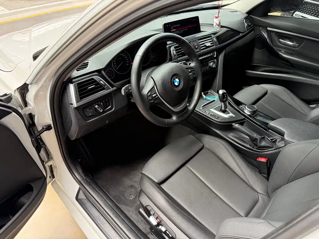 BMW 3 Series 2019 — фото 4