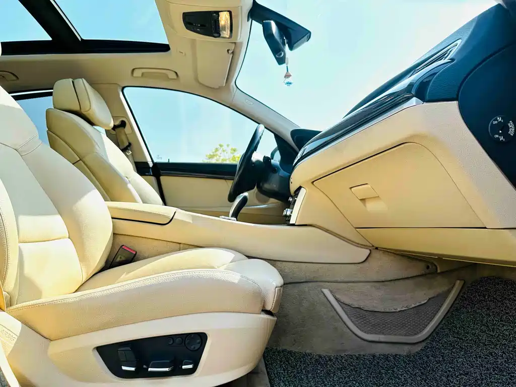 BMW 5 Series GT 2013 — фото 12