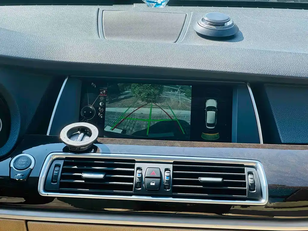 BMW 5 Series GT 2013 — фото 15