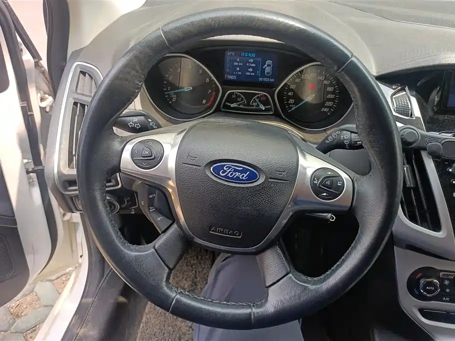 Ford Focus 2015 — фото 15
