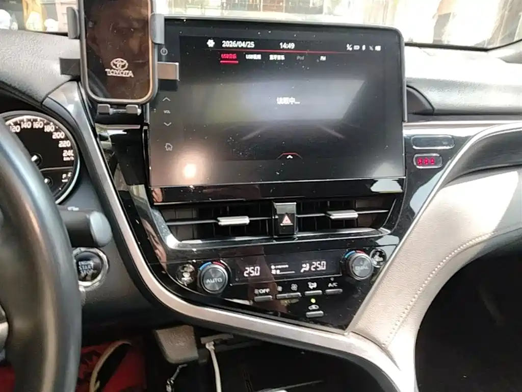 Toyota Camry 2022 — фото 13