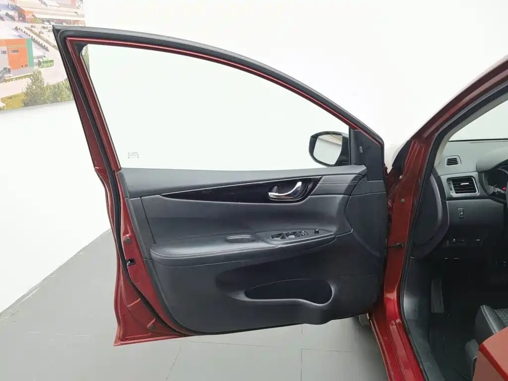 Nissan Tiida 2017 — фото 8
