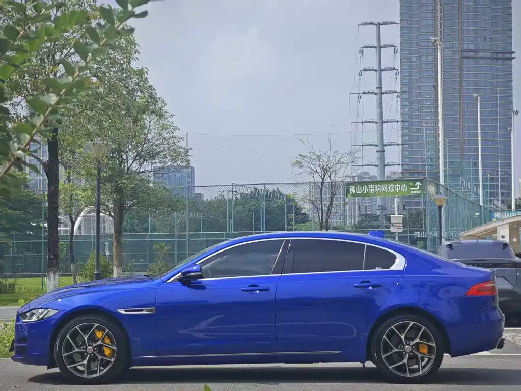 Jaguar XEL 2019 — фото 6