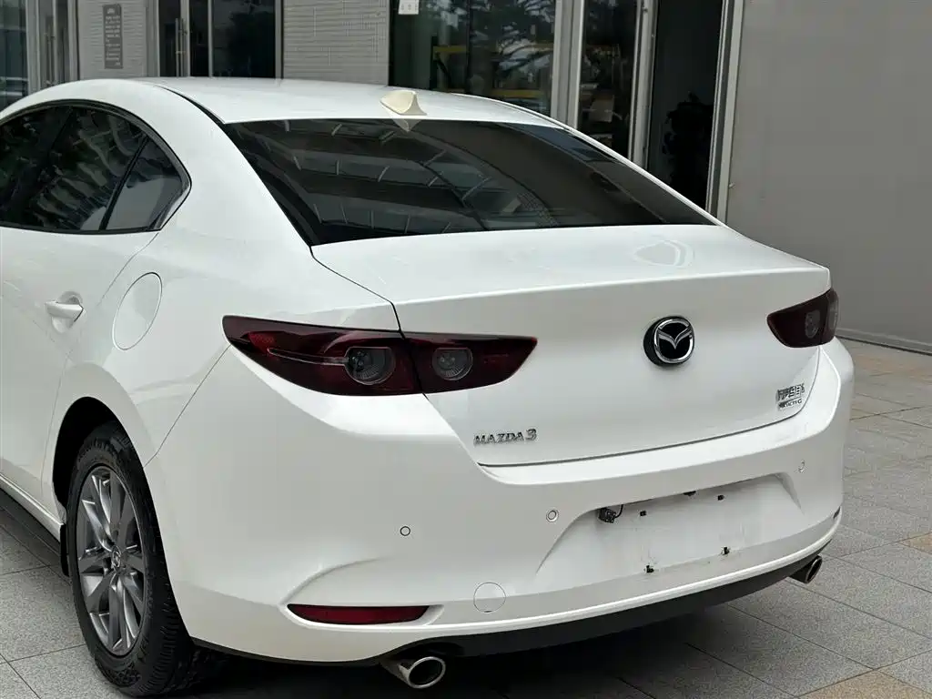 Mazda 3 Axela 2021 — фото 16