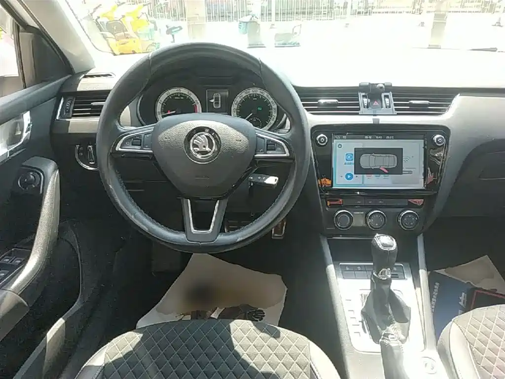 Skoda Octavia 2018 — фото 11