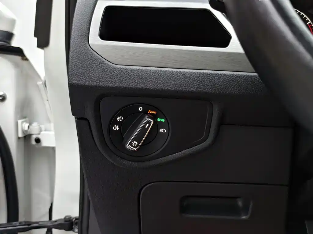 Volkswagen Touran 2019 — фото 19