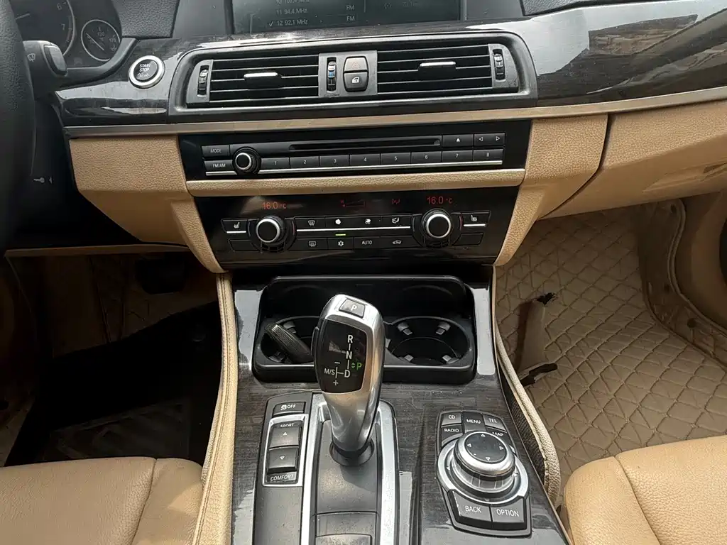 BMW 5 Series 2011 — фото 10