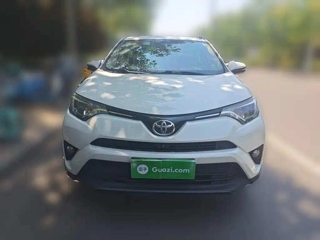 Toyota RAV4 2017 — фото 24
