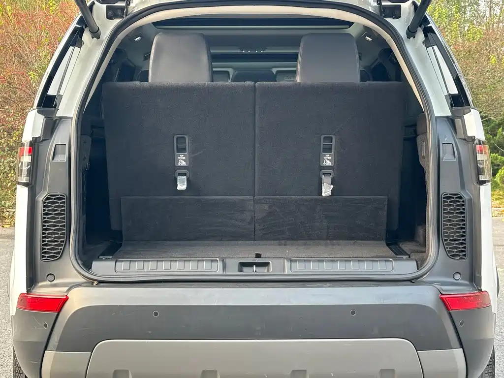 Land Rover Discovery 2017 — фото 14