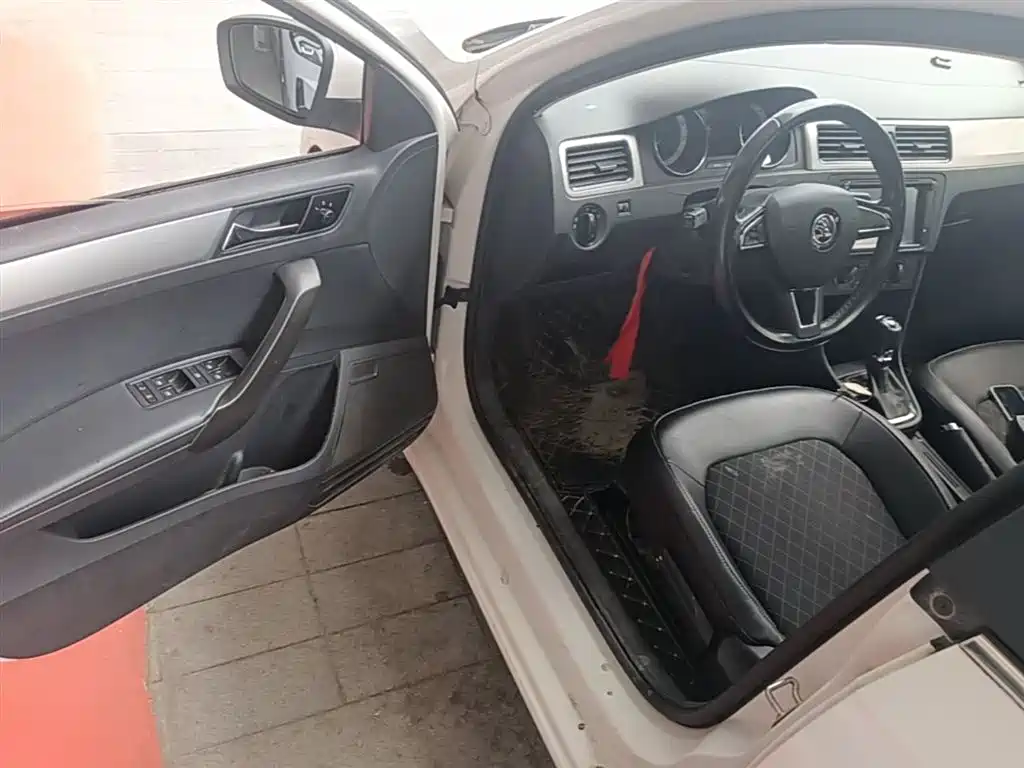 Skoda Rapid Spaceback 2019 — фото 16