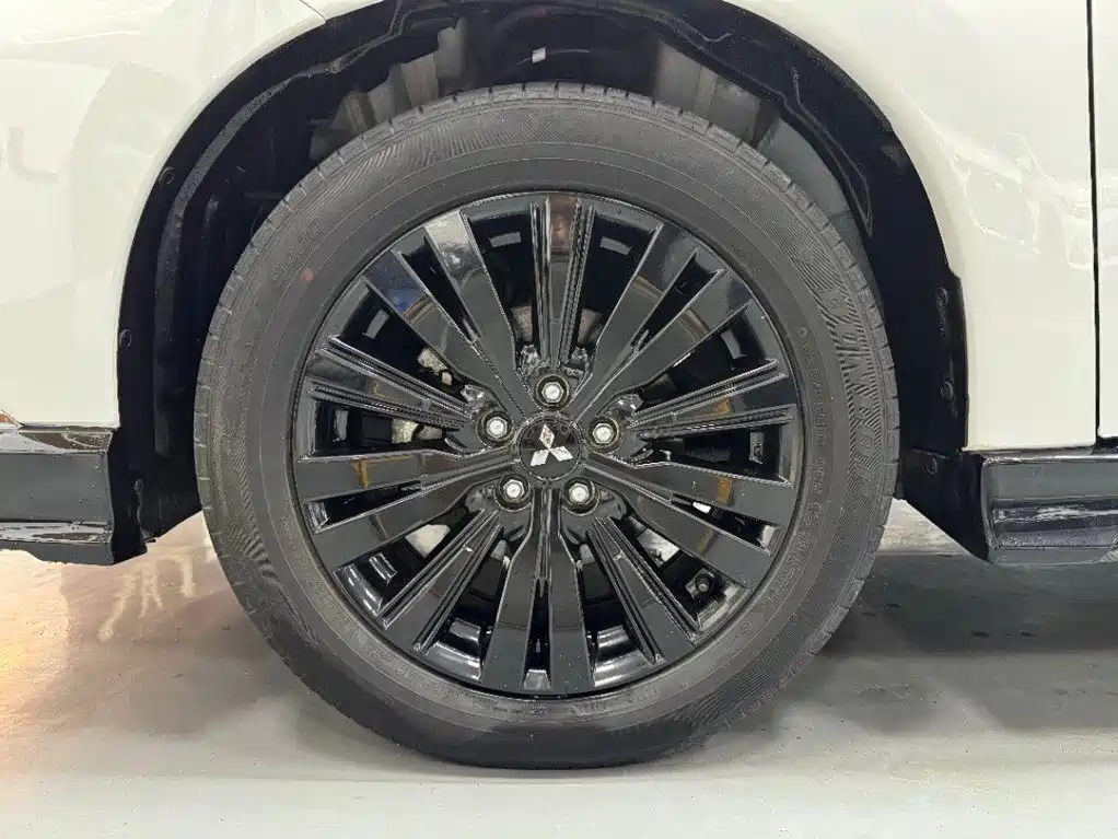 Mitsubishi Outlander 2022 — фото 19