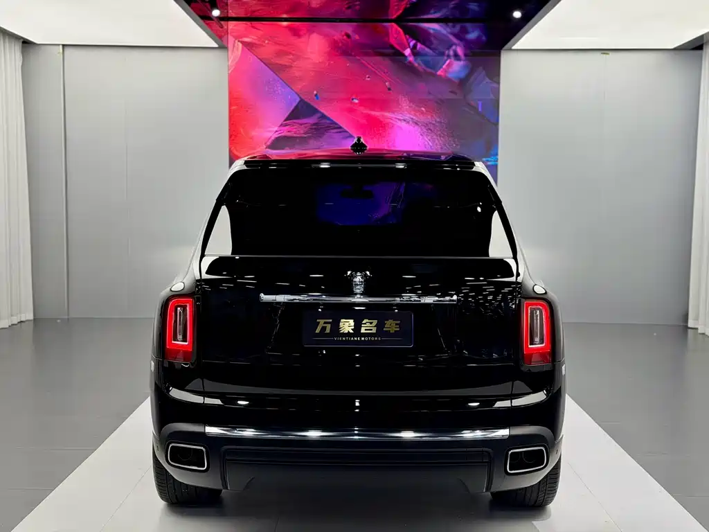 Rolls-Royce Cullinan 2023 — фото 12