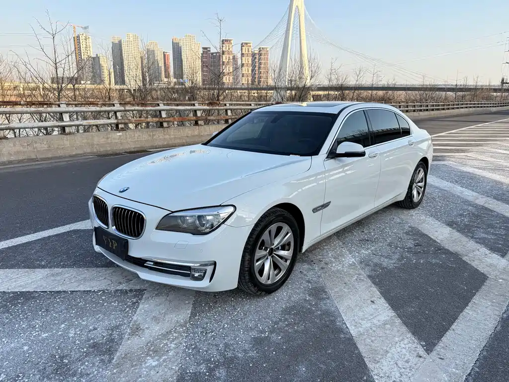 BMW 7 Series 2013 — фото 1
