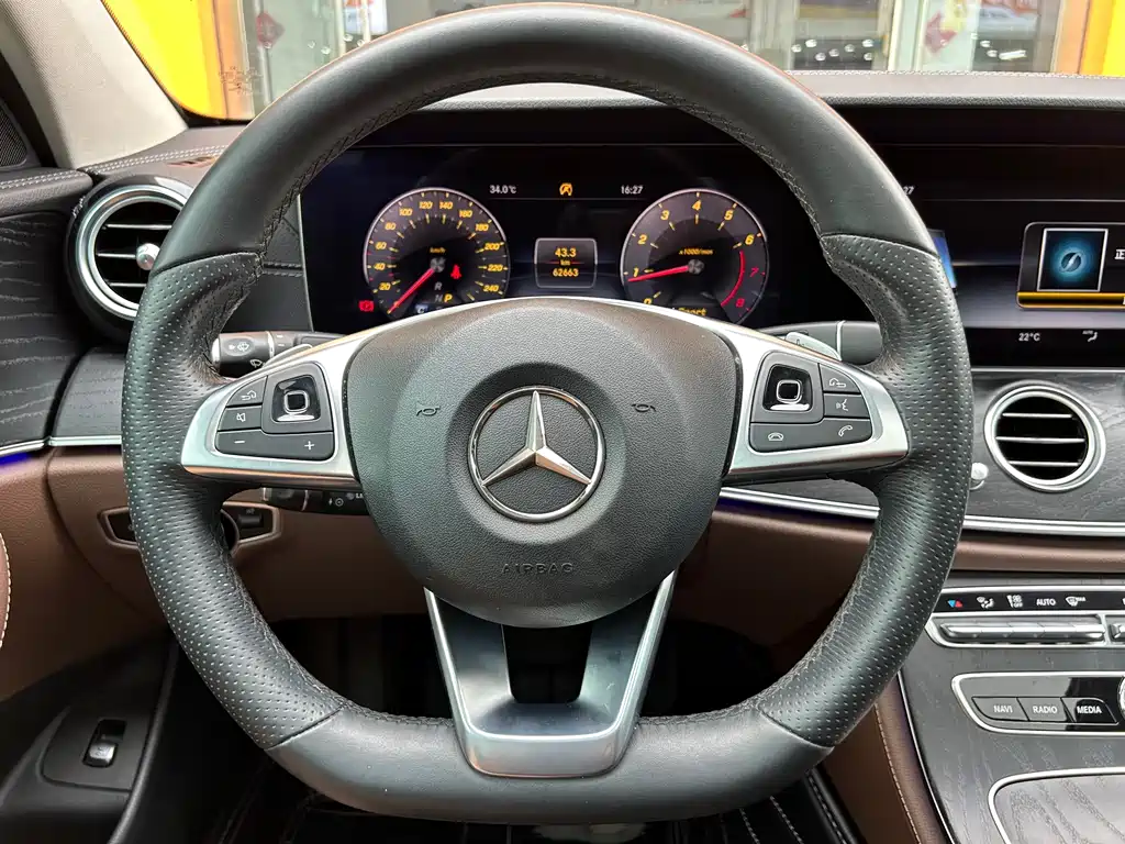Mercedes-Benz E-Class 2018 — фото 21