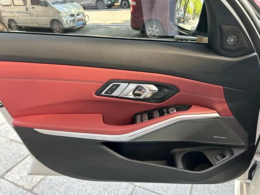 BMW 3 Series 2025 — фото 11