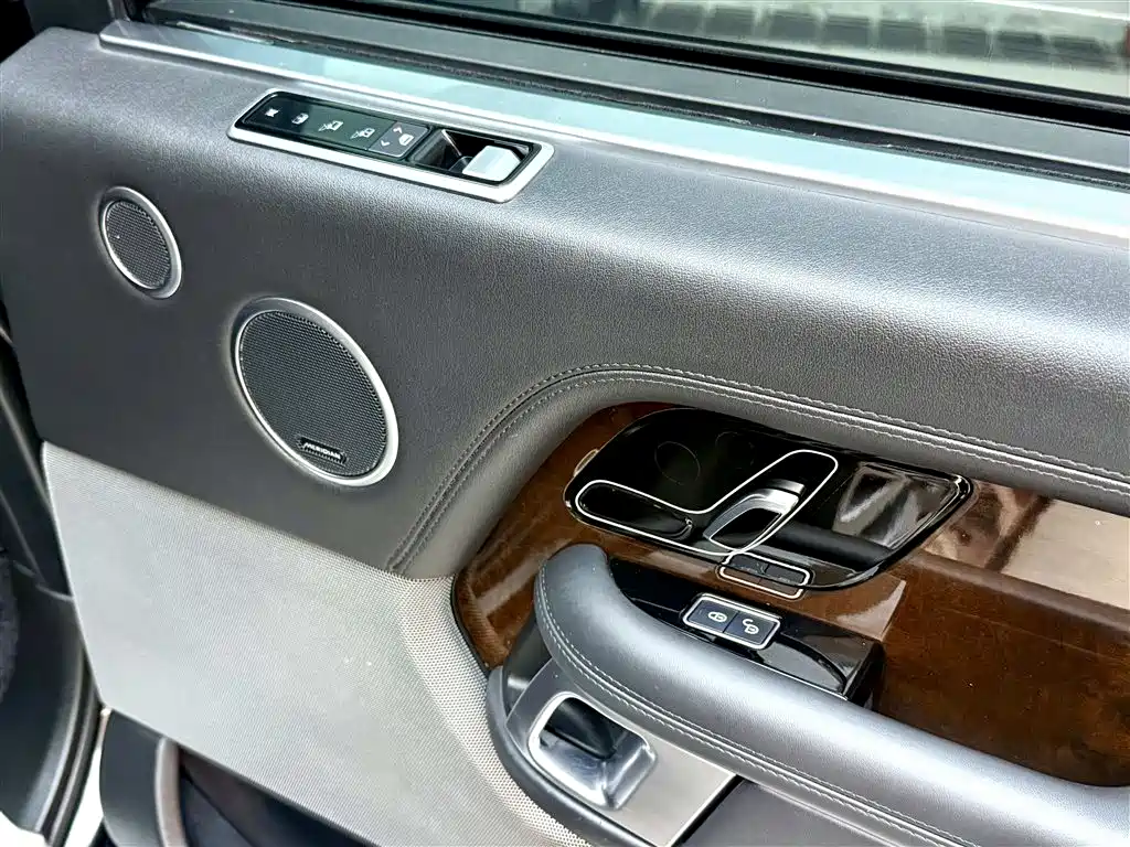 Land Rover Range Rover 2020 — фото 18