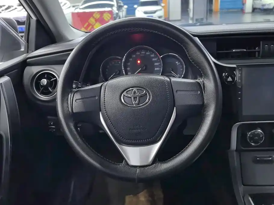 Toyota Corolla 2017 — фото 15