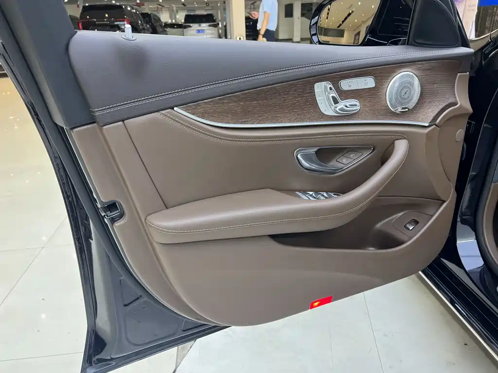 Mercedes-Benz E-Class 2022 — фото 11