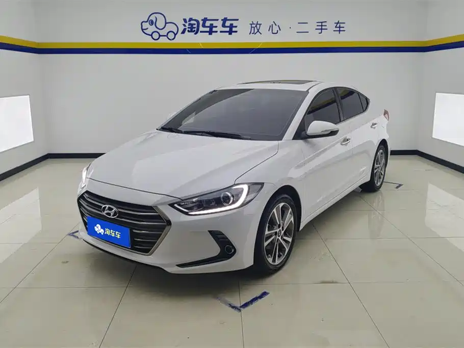Hyundai Elantra 2018 — фото 1