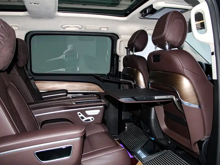 Mercedes-Benz V-Class 2023 — фото 23