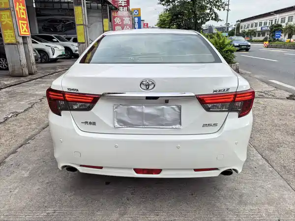 Toyota Reiz 2013