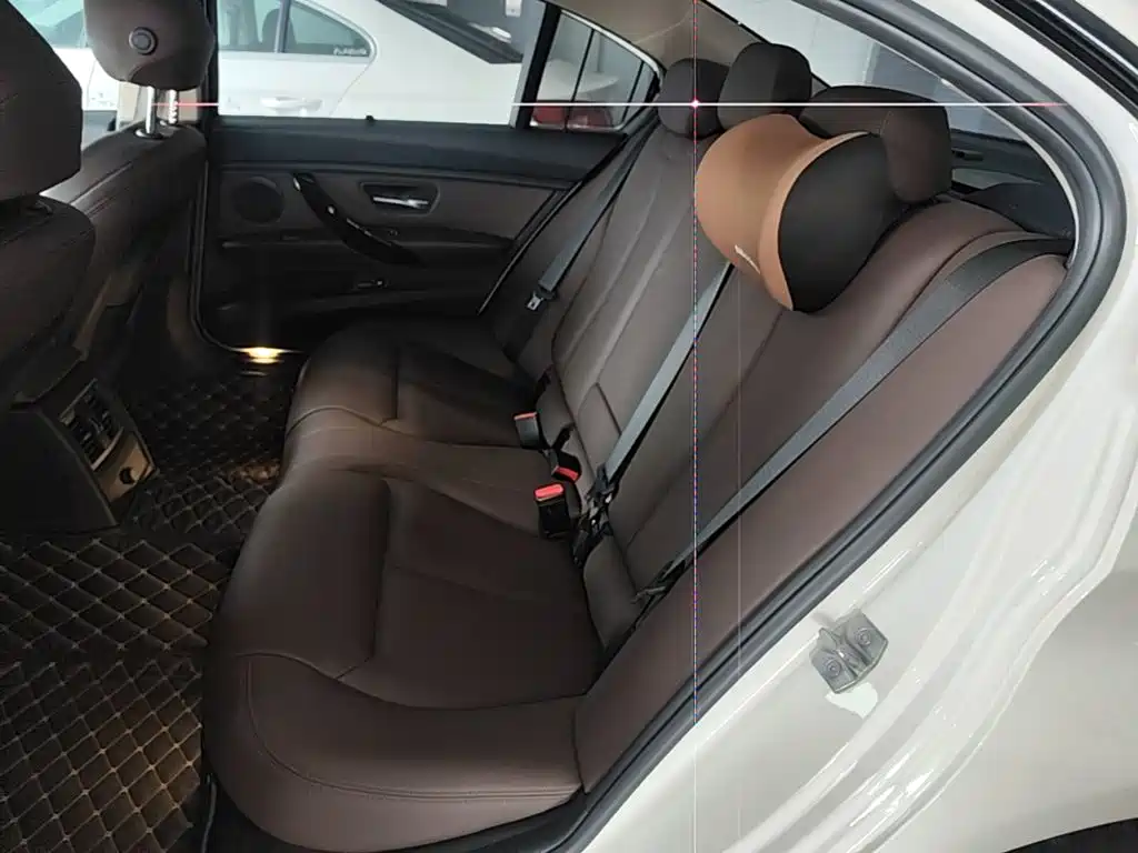 BMW 3 Series 2018 — фото 17