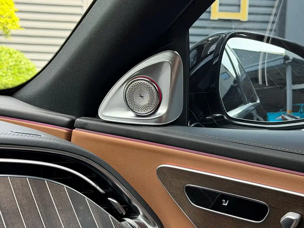Mercedes-Benz E-Class 2025 — фото 12