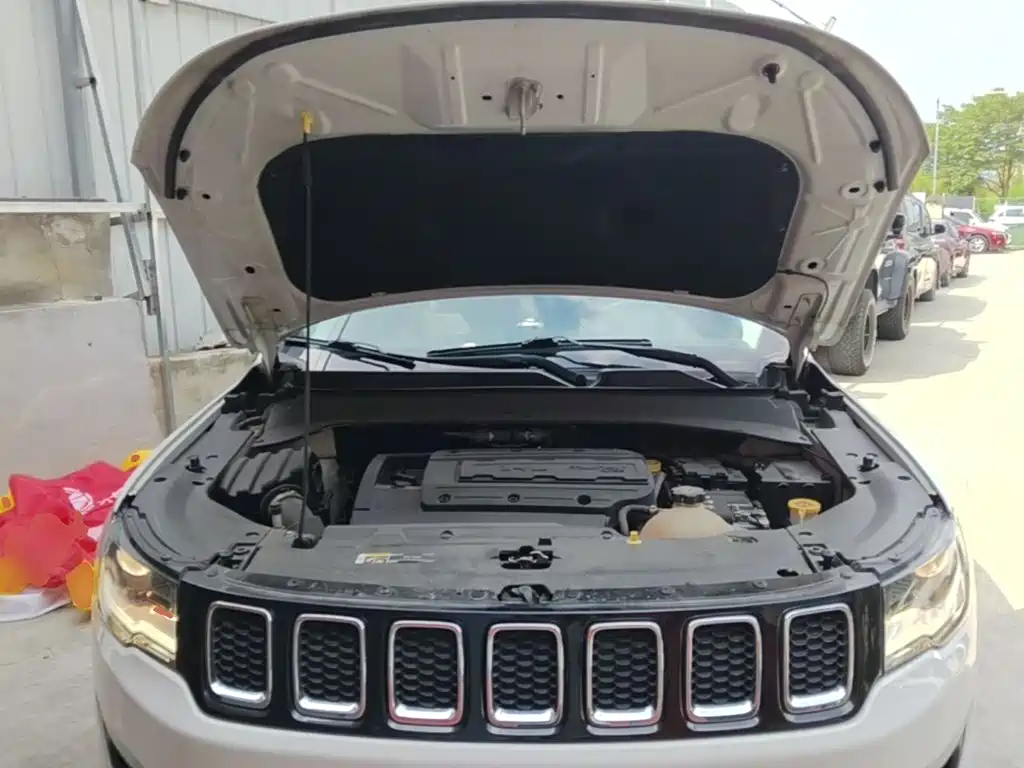Jeep Compass 2018 — фото 20