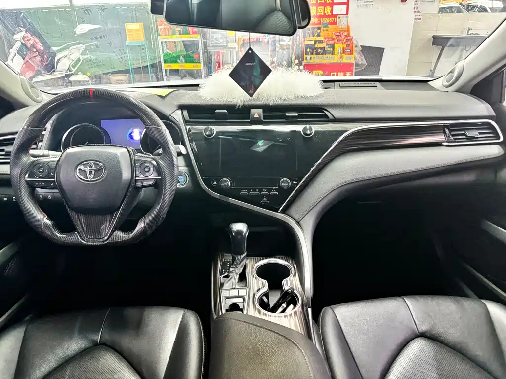 Toyota Camry 2021 — фото 7