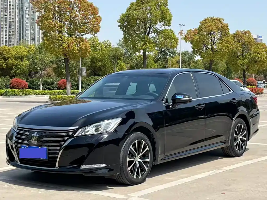 Toyota Crown 2018 — фото 1