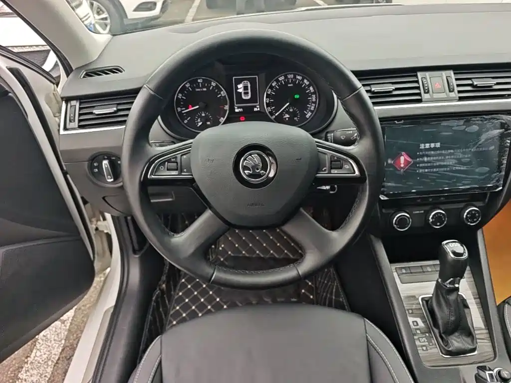 Skoda Octavia 2016 — фото 11