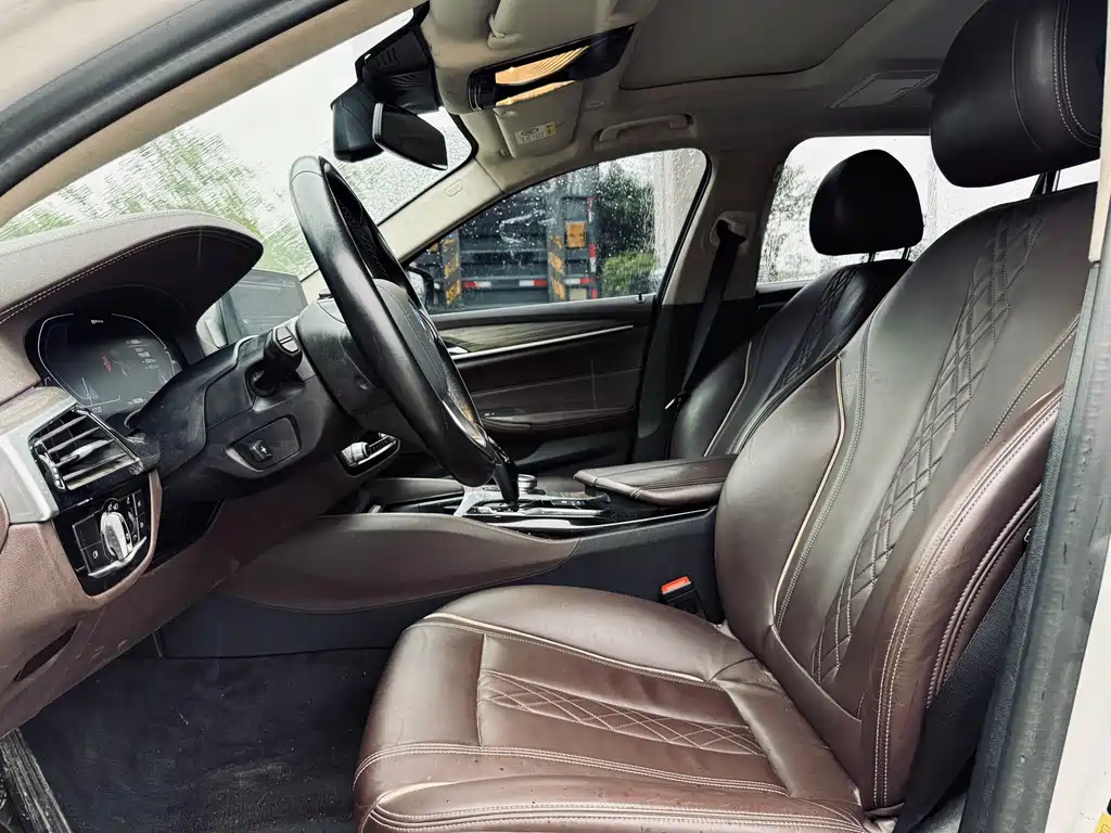 BMW 5 Series New Energy 2019 — фото 16