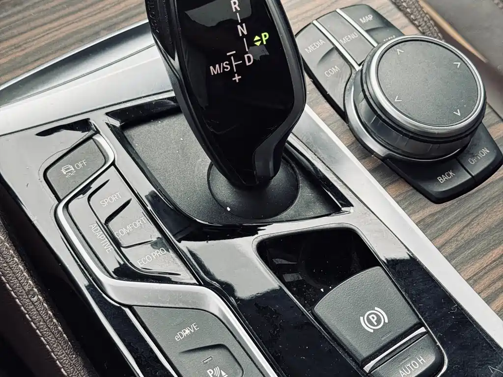 BMW 5 Series New Energy 2019 — фото 32