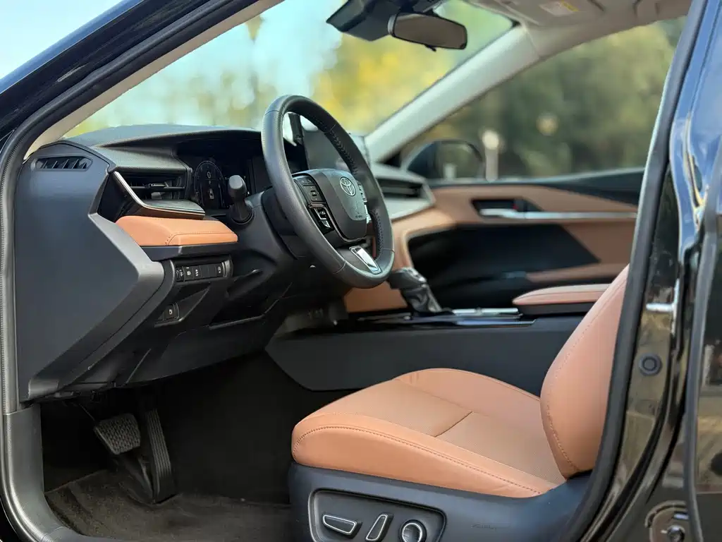 Toyota Camry 2025 — фото 4