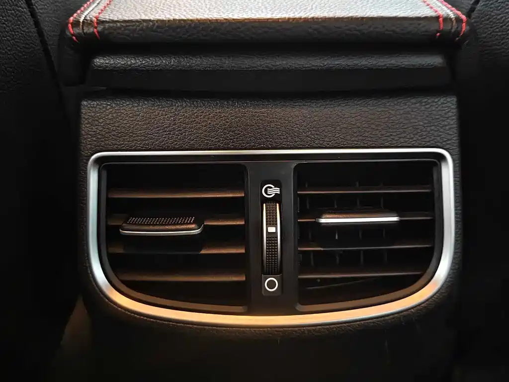Hyundai Elantra 2017 — фото 20