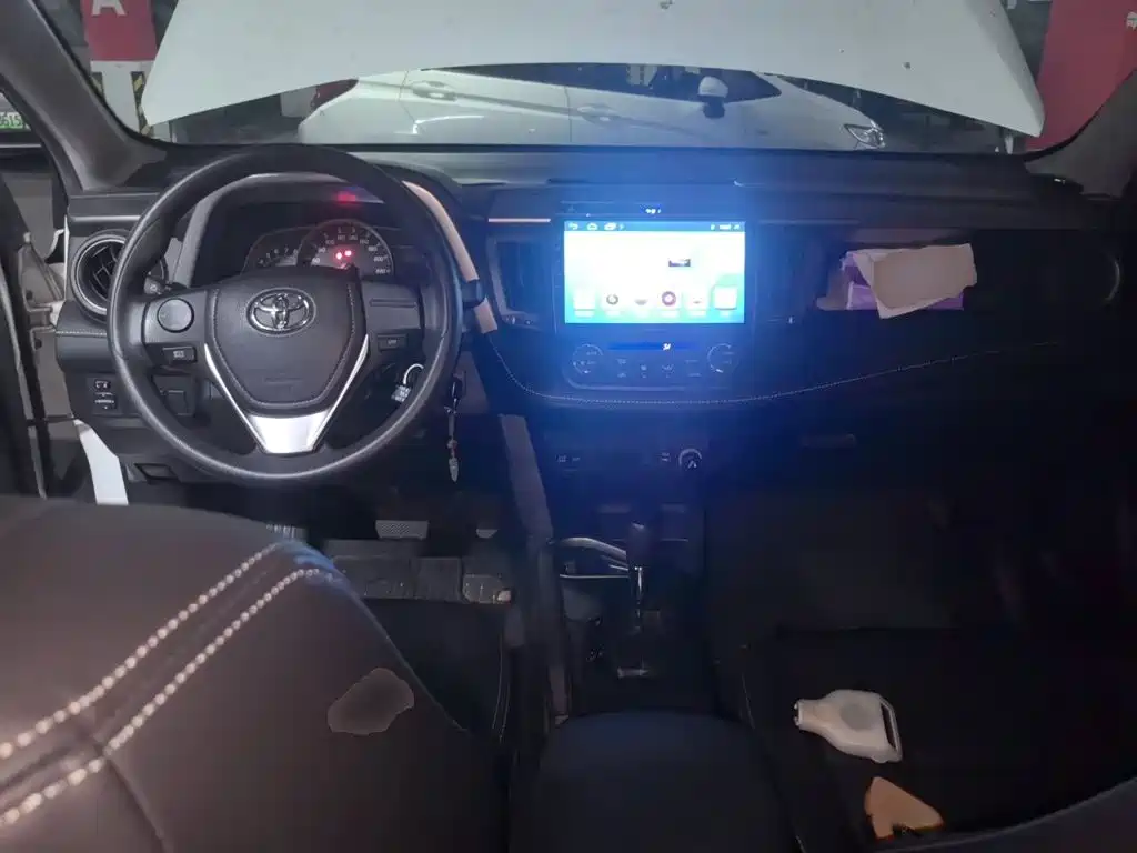 Toyota RAV4 2019 — фото 13