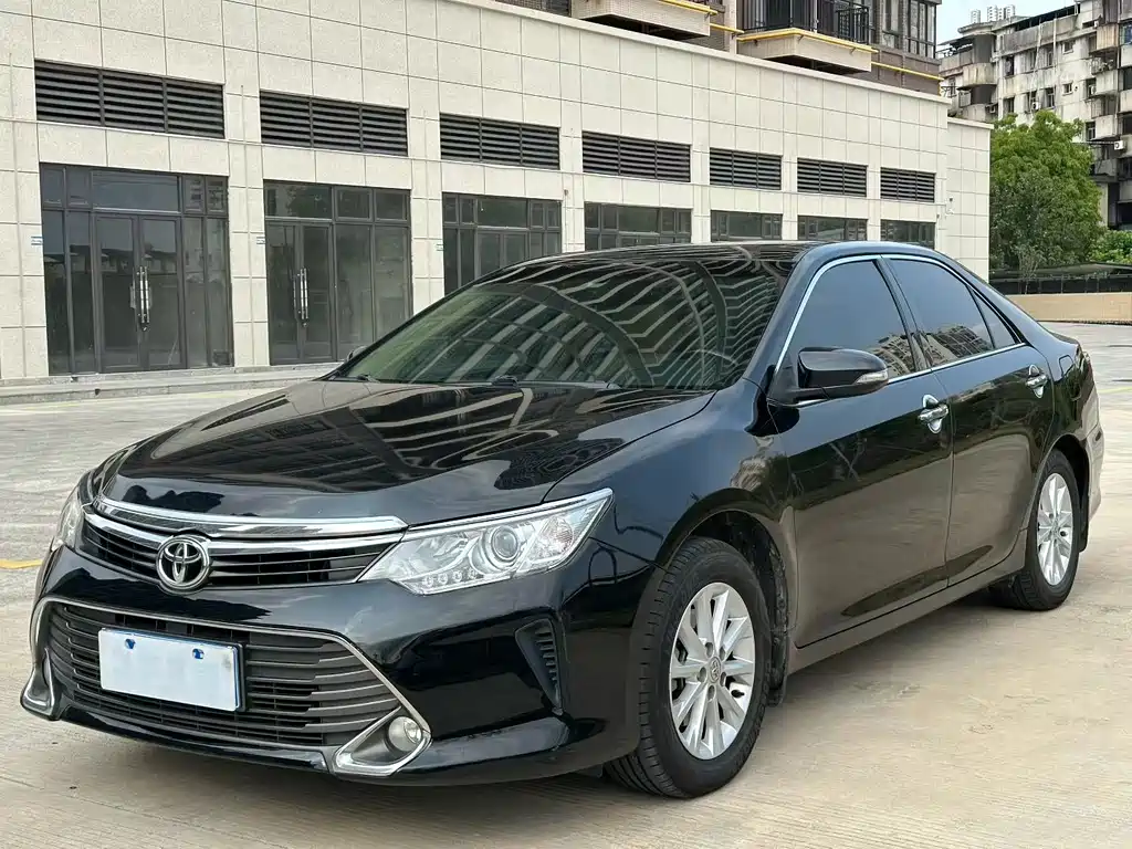 Toyota Camry 2016 — фото 1