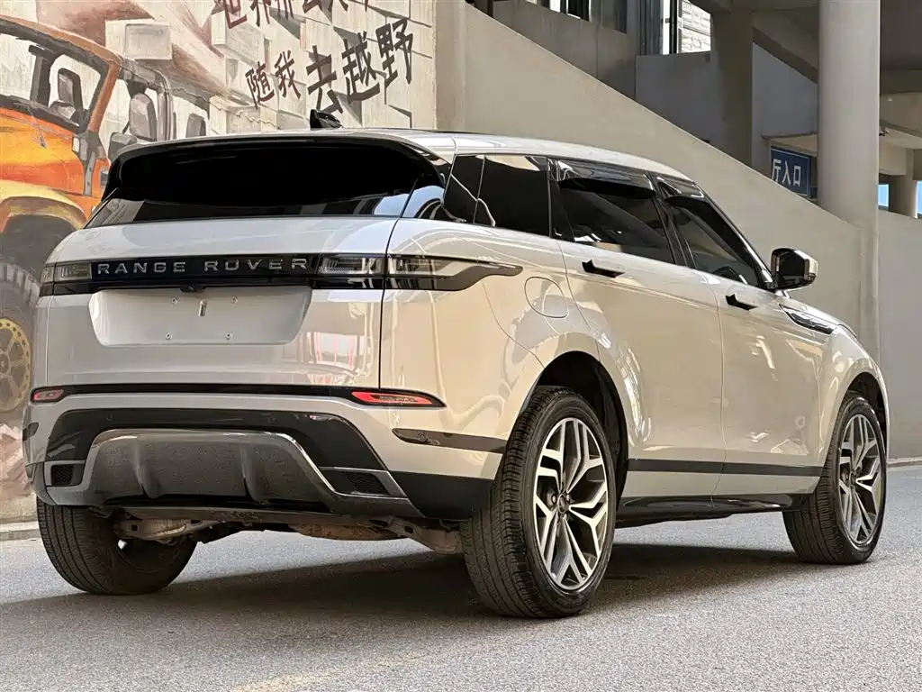 Land Rover Evoque 2023 — фото 5