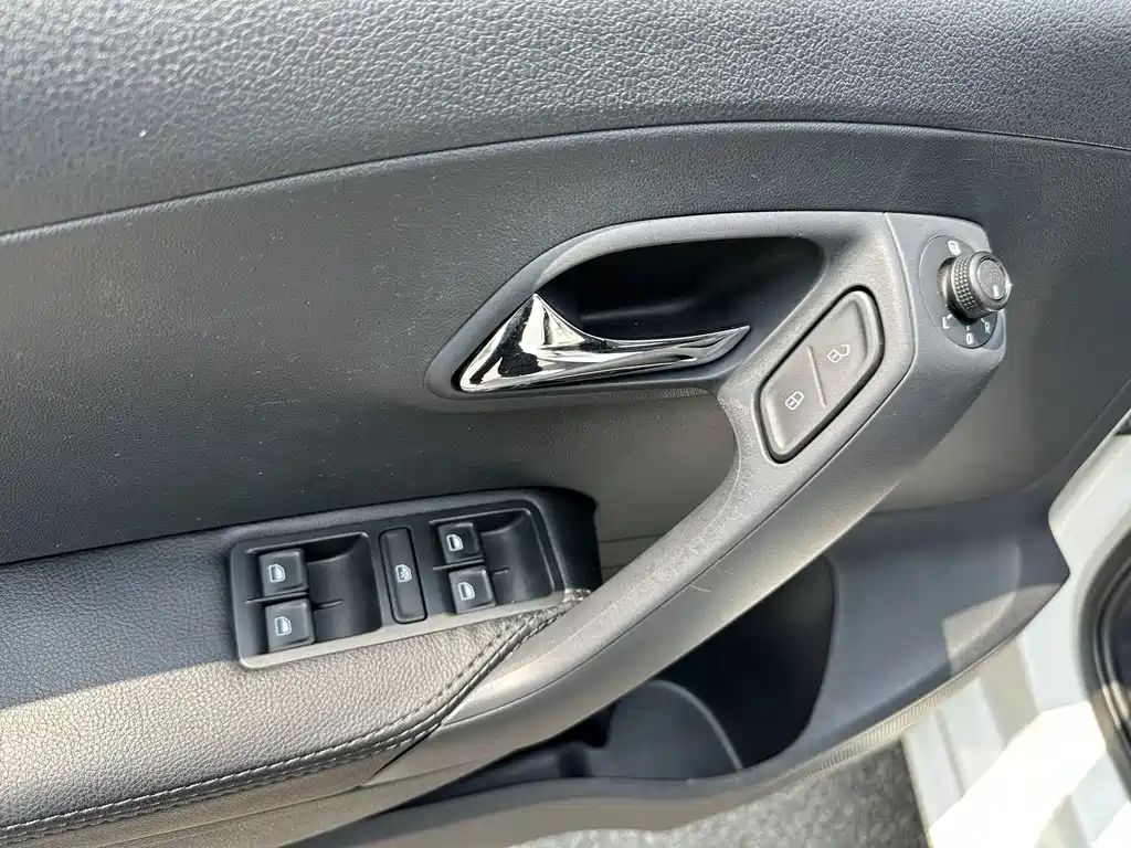 Volkswagen Polo 2017 — фото 15