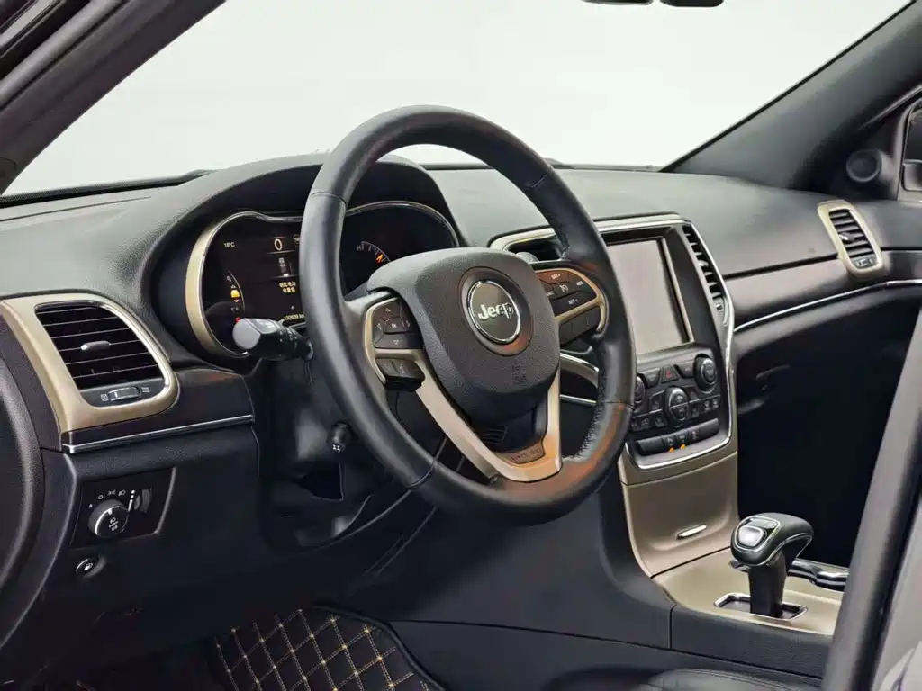 Jeep Grand Cherokee 2014 — фото 4