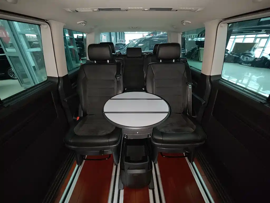 Volkswagen Multivan 2018 — фото 8