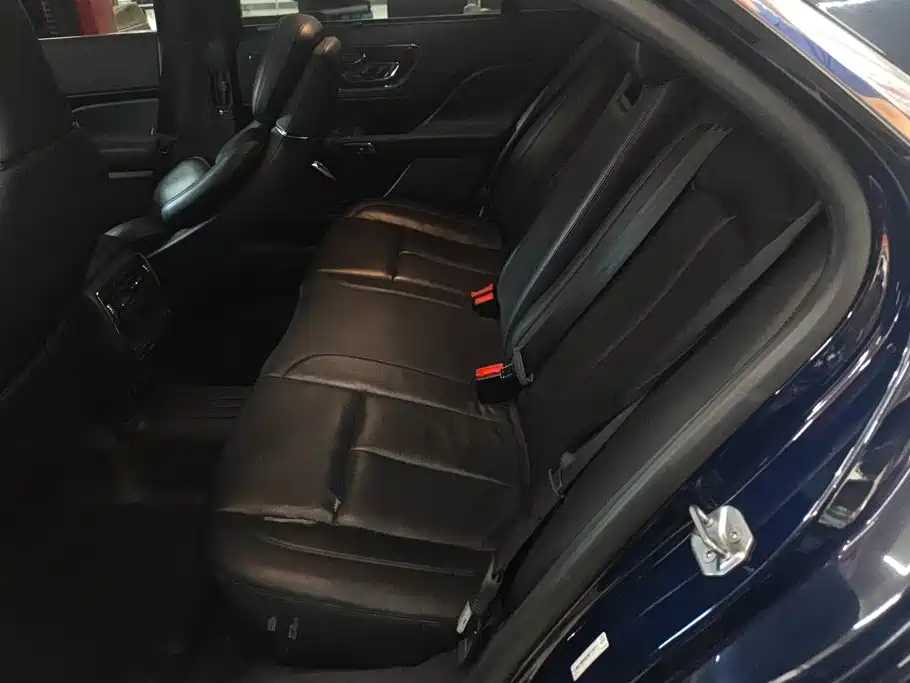 Lincoln Continental 2020 — фото 11