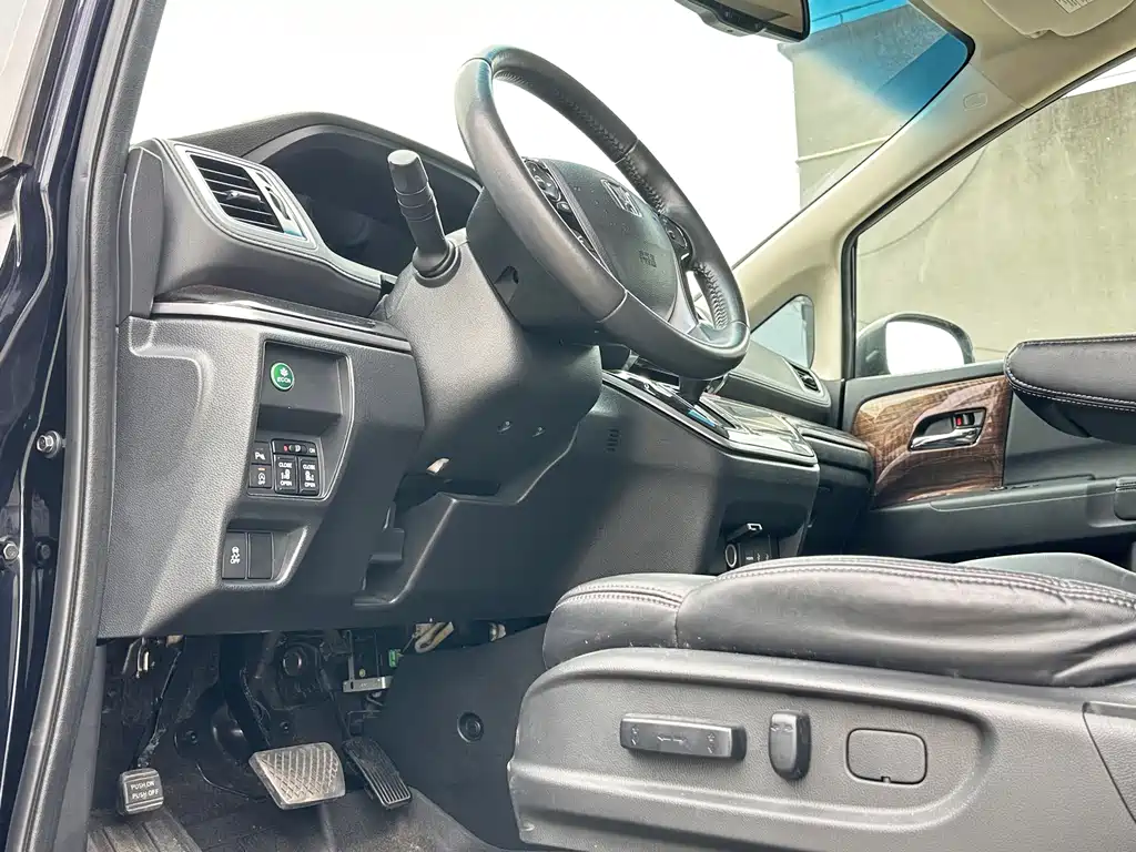 Honda Odyssey 2015 — фото 10