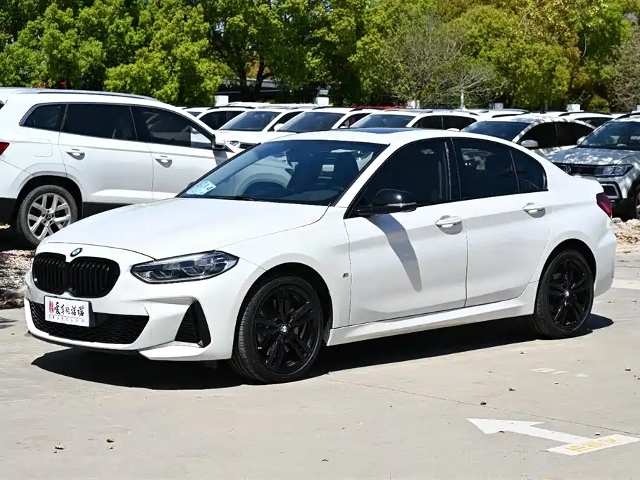 BMW 1 Series 2023 — фото 1