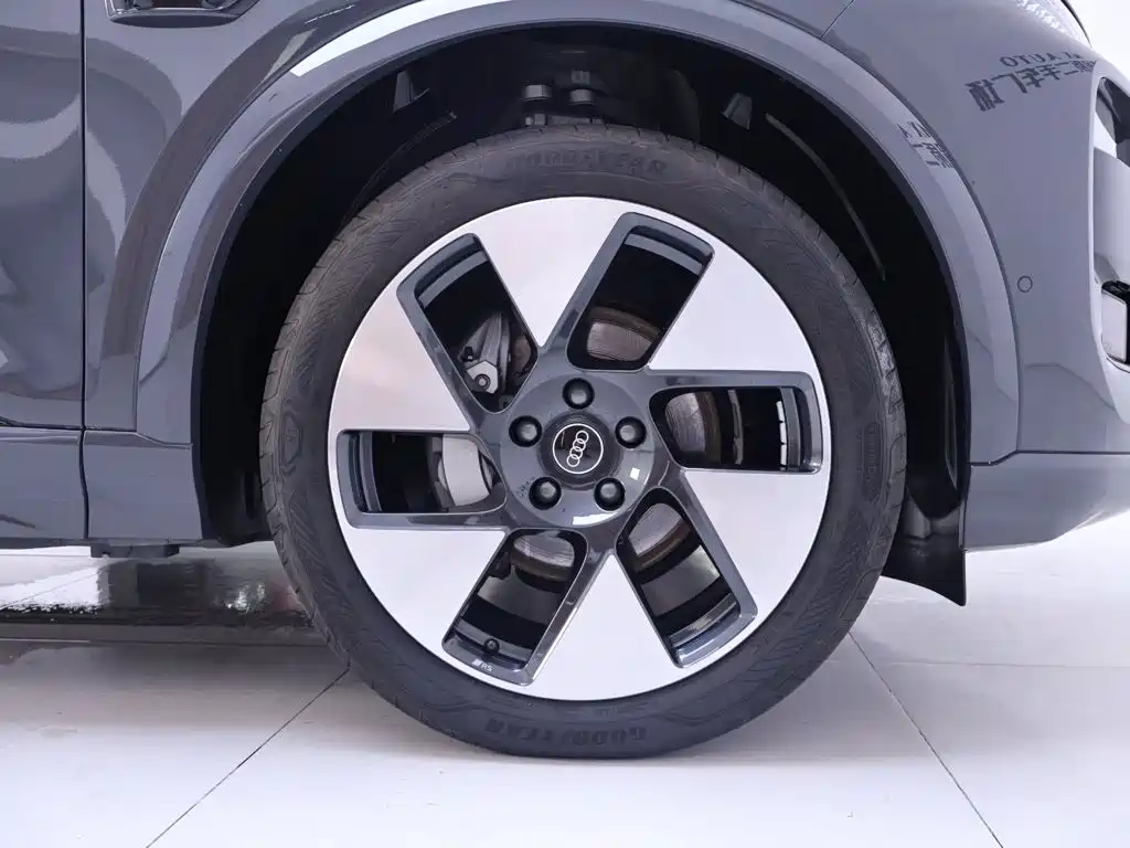 Audi Q6L E-Tron 2025 — фото 6