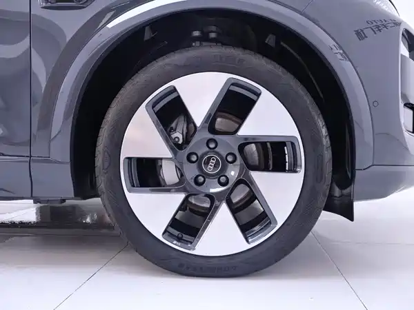 Audi Q6L E-Tron 2025